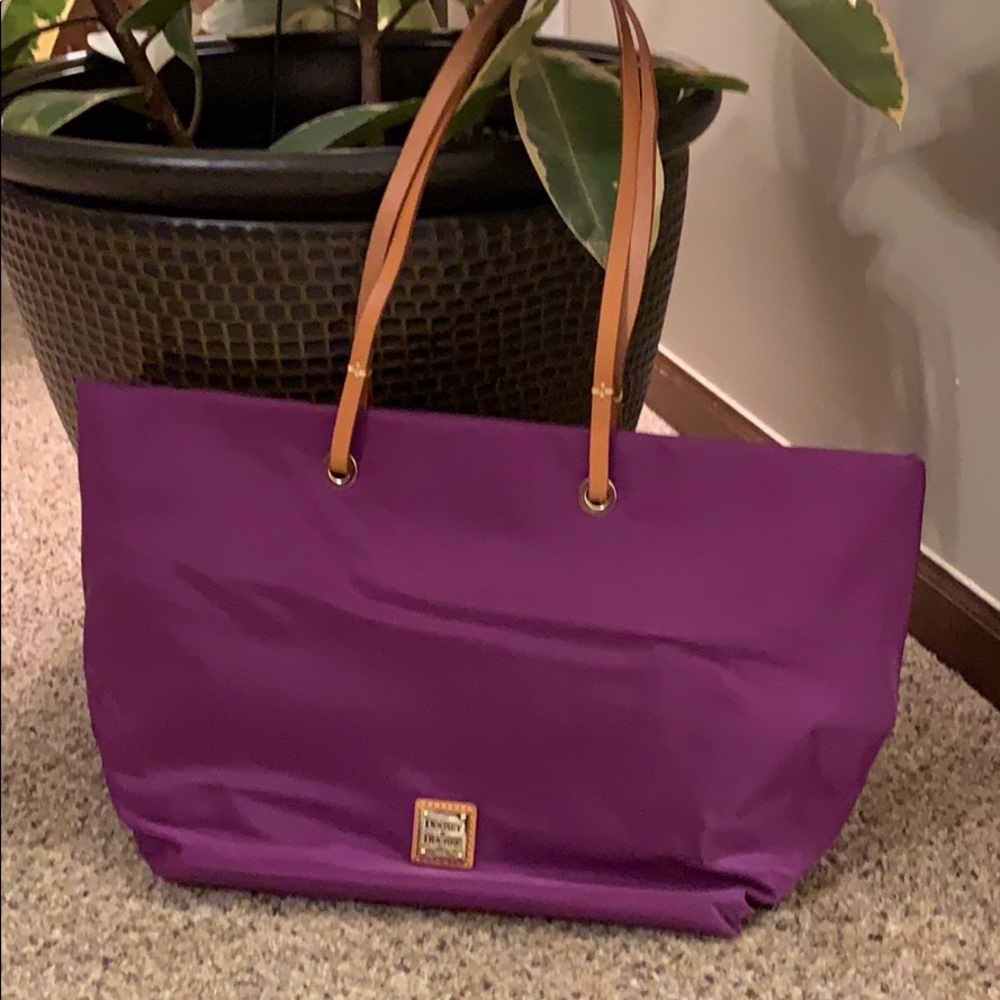 Dooney & Bourke Purple Nylon Purse 🛍🛍